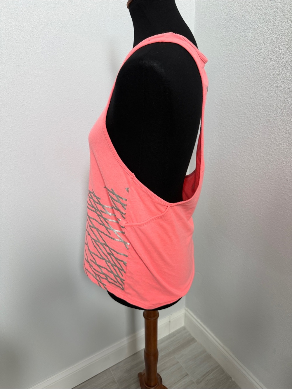 Under Armour Women’s Coral Racerback Tank with Silver Graphic Accents Large - Picture 2 of 8